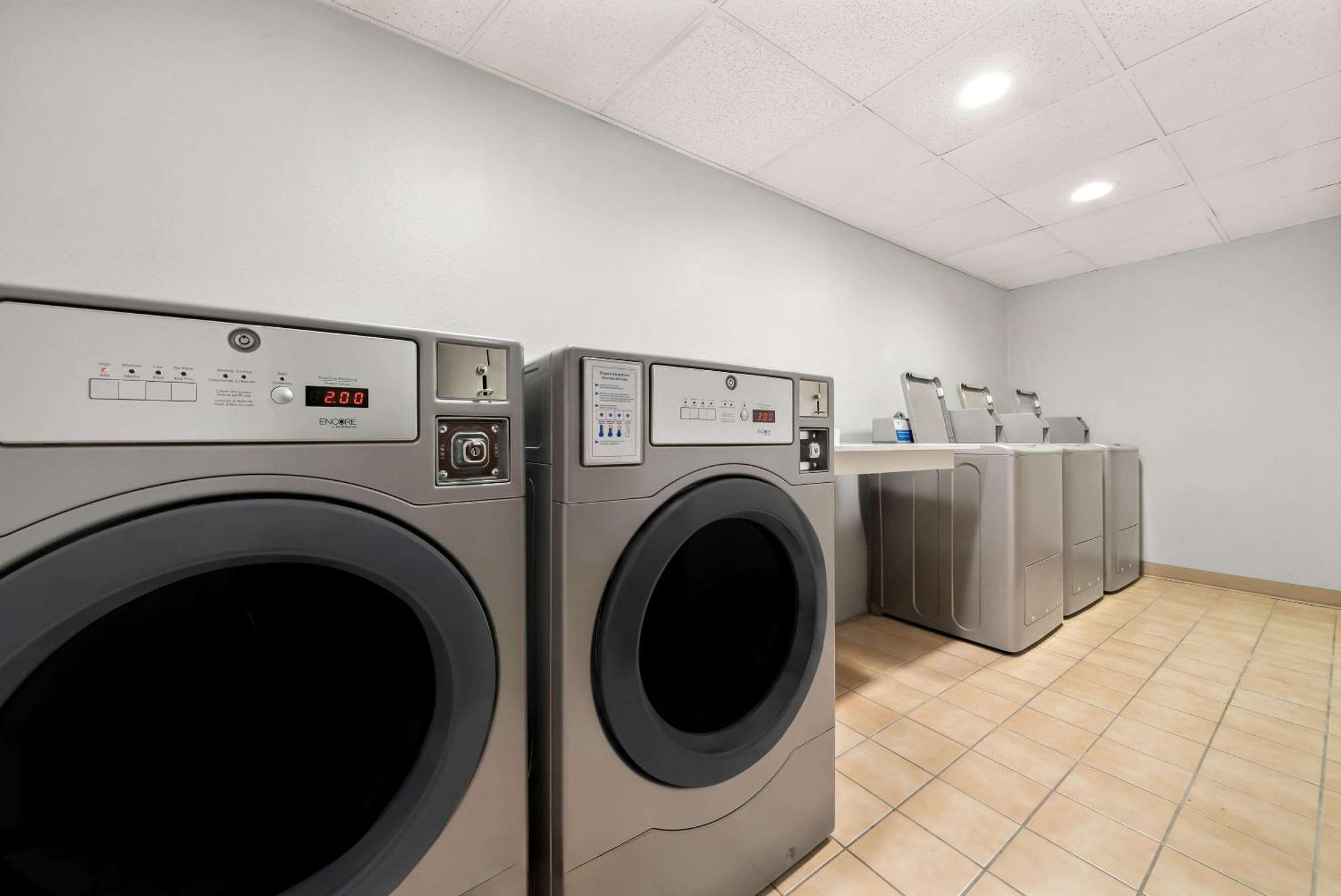Suburban Studios, Kearney Exteriér fotografie